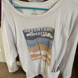 Médium aerie pullover ‘adventure awaits’ original sale price - 38$ barley worn